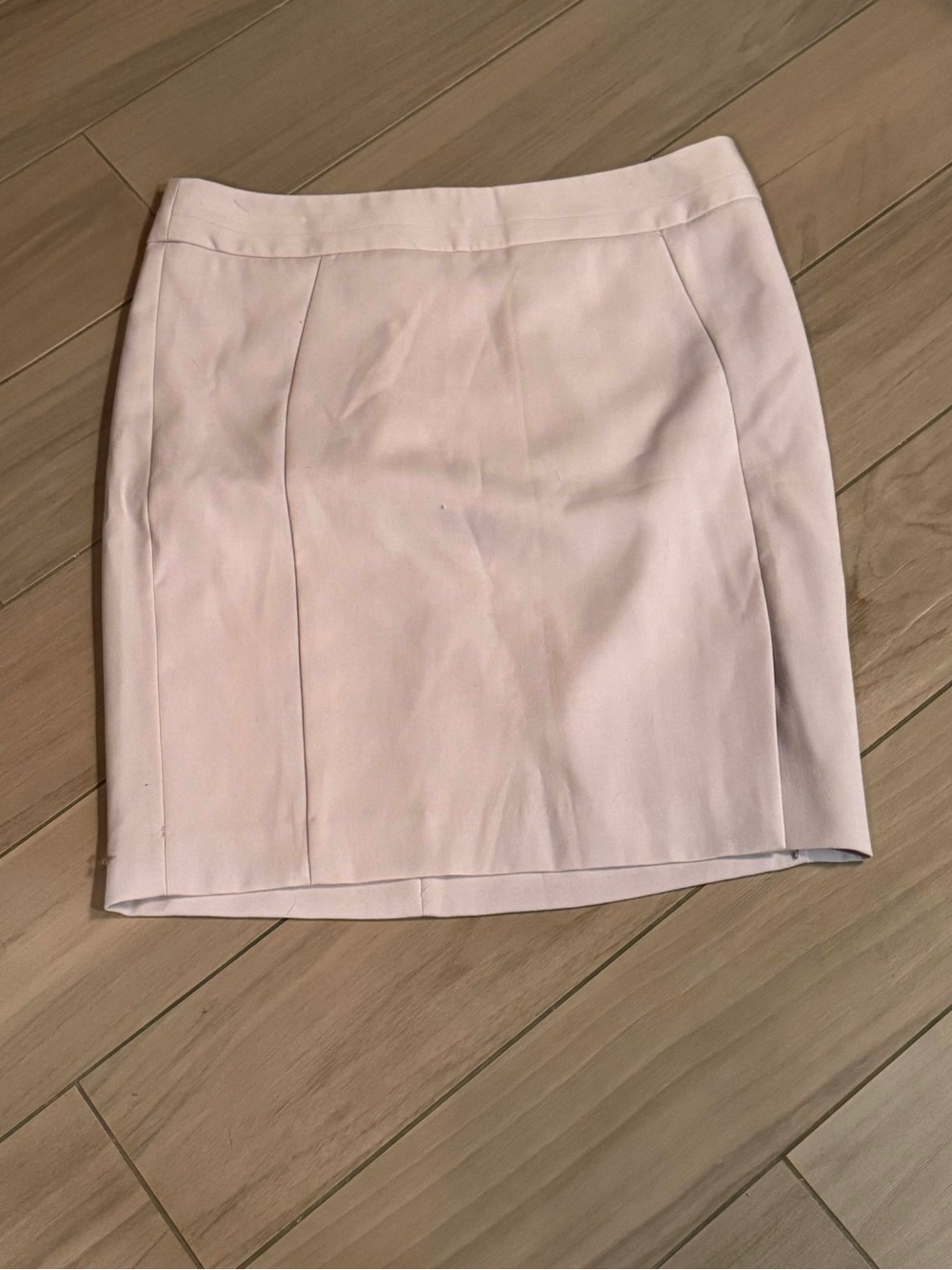 The Limited LAVENDER Pencil Skirt SIZE 12 zip closure
Waist 34”
Length 21” - Picture 2 of 6